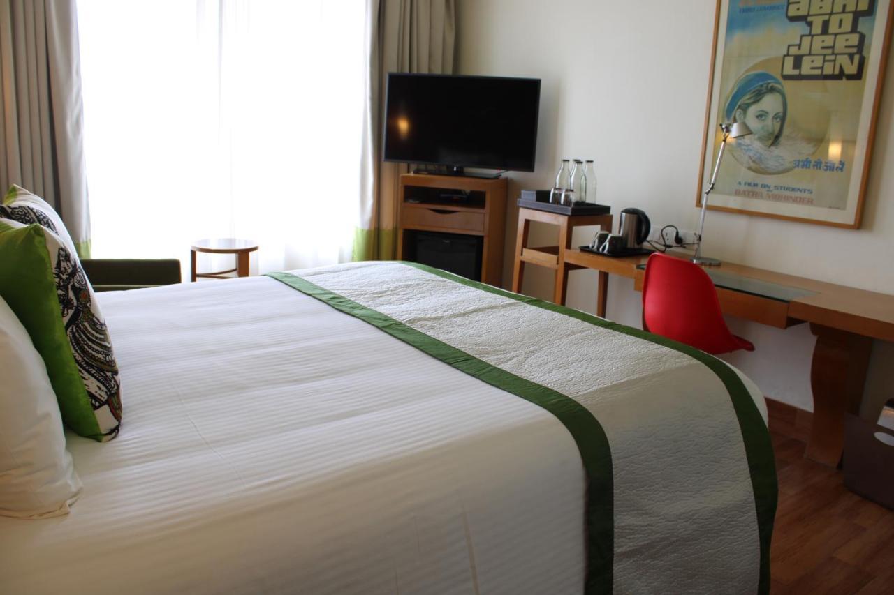 The Park Chennai Otel Dış mekan fotoğraf A room at the hotel