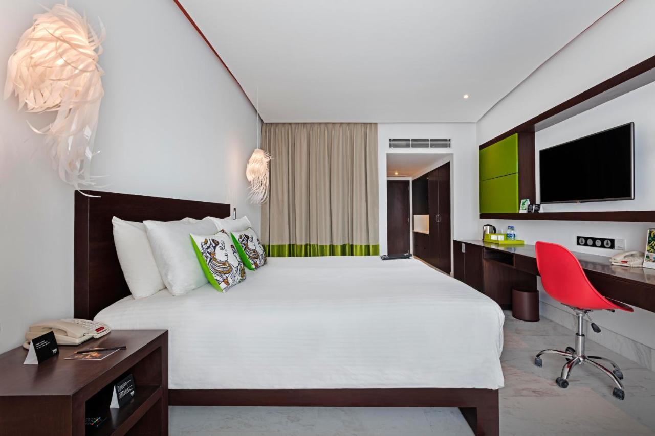 The Park Chennai Otel Dış mekan fotoğraf A room at the hotel